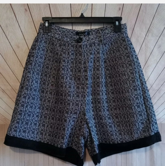 Beulah Women's Bermuda Black & White Thick Cozy Tweed Puffy Shorts Small - Picture 4 of 5